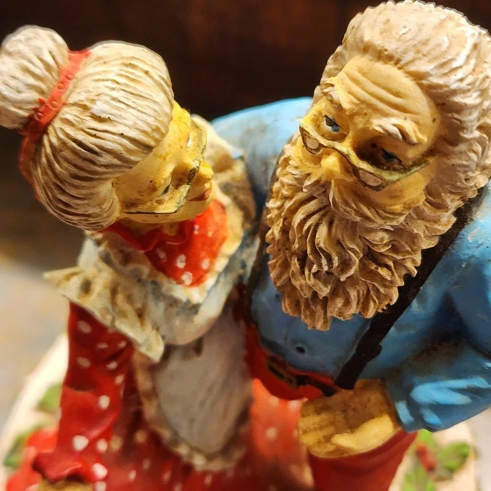 SANTA & MRS. CLAUS SANKYO MUSIC BOX - TESTED WORKING VINTAGE